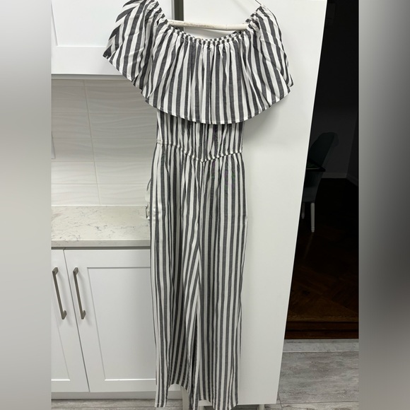 Elan jumpsuit/romper off the shoulder ruffle - Picture 1 of 3